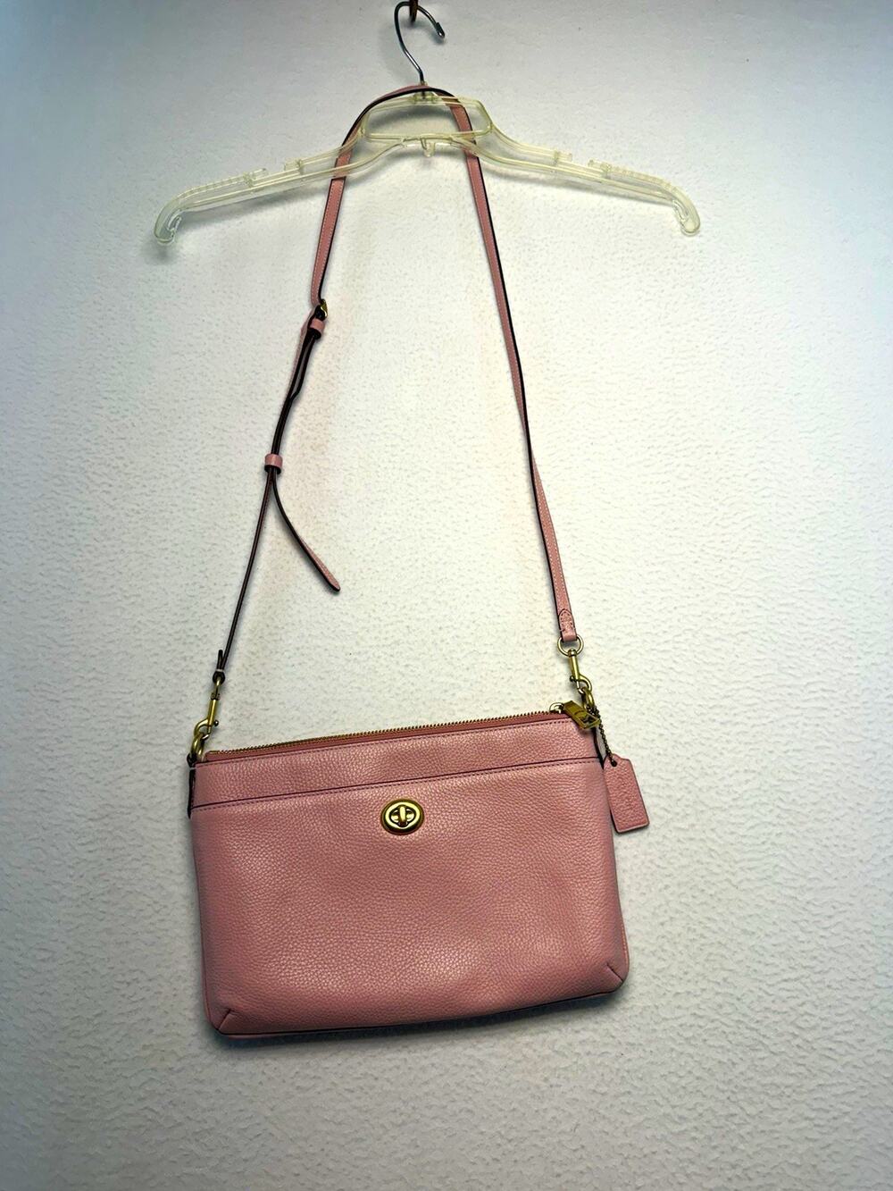 Coach Pink Pebbled Crossbody Bag Gold Hardware Adjustable Strap Pockets